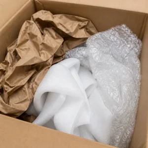 Výplňový Materiál Do Balíku: Papír, Fólie, Nebo Pěna